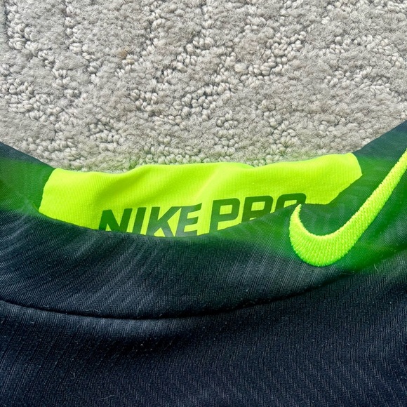 Nike Pro Mockneck long sleeve athletic top. - Picture 2 of 6